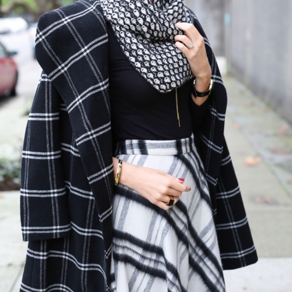 J. Crew HoneyComb Black and White Infinity Scarf - Picture 2 of 6